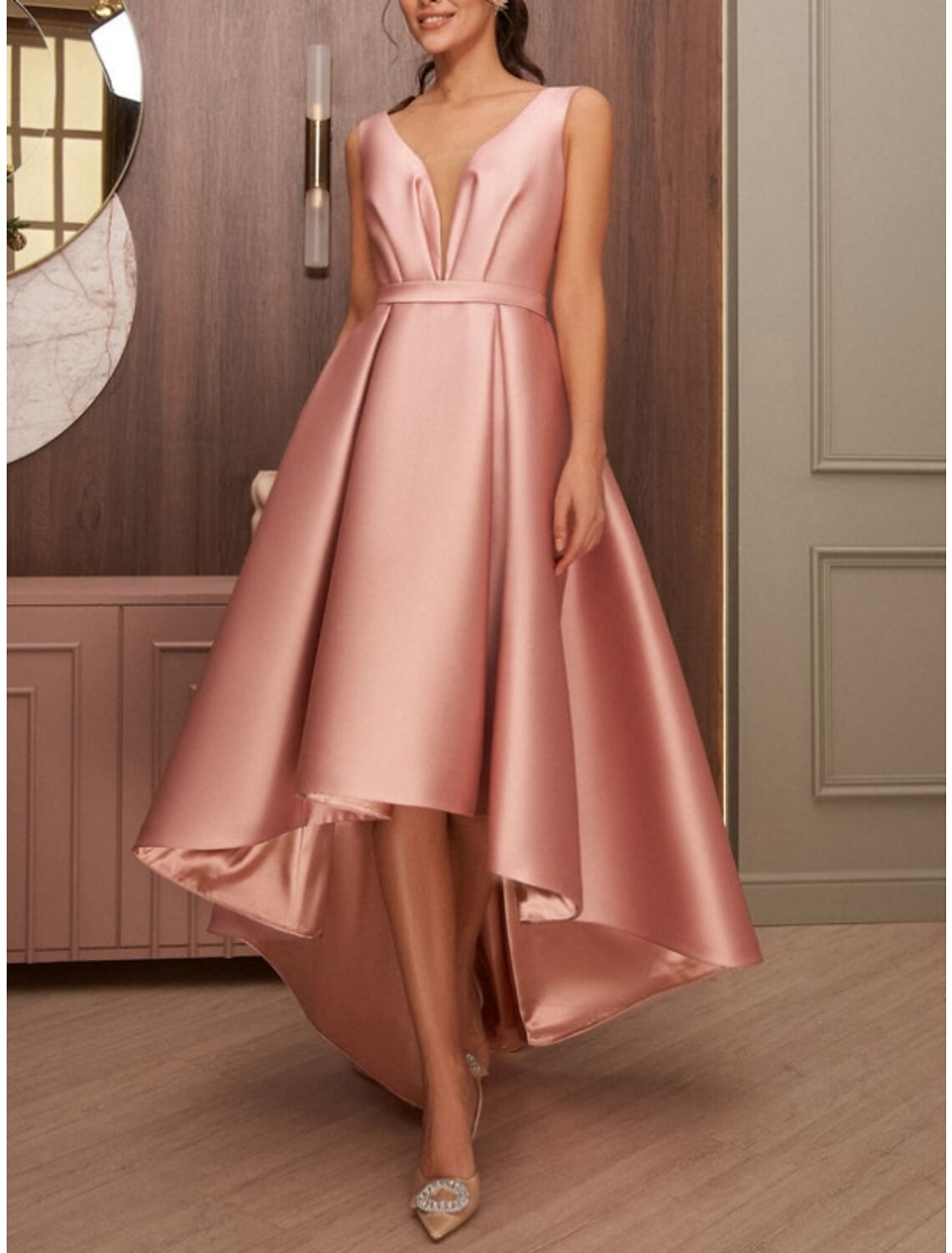 Abiti da cocktail a trapezio, abiti da festa, da sposa, da invitati, asimmetrici, senza maniche, scollo a V, in raso con fiocco/i e pieghe